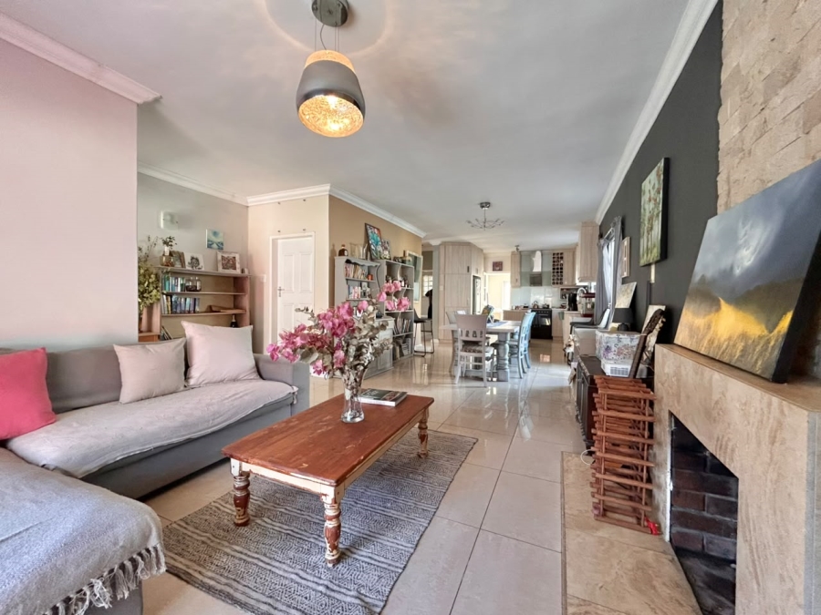 To Let 4 Bedroom Property for Rent in Plumstead Western Cape